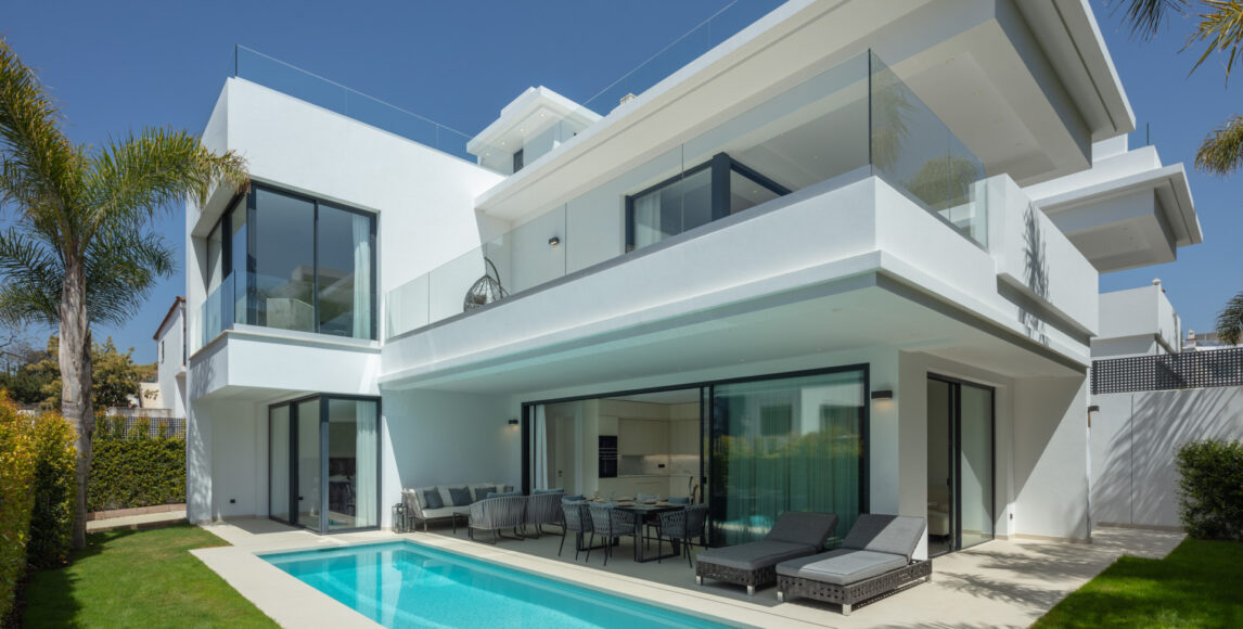 Marbella Golden Mile: Luxusné vily s bazénom pár krokov od pláže