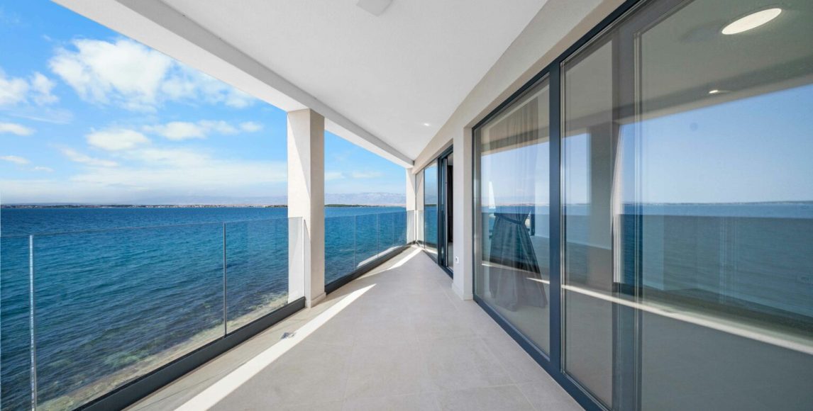 Exkluzívne apartmány v prvej línii pri mori neďaleko Zadaru