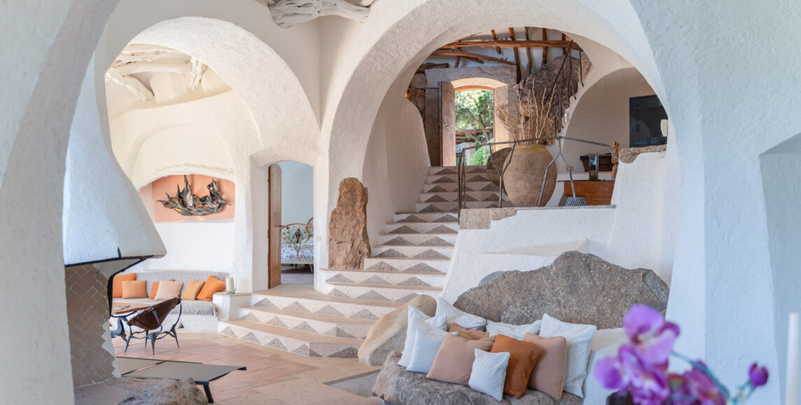 Umelecký skvost na Costa Smeralda s výhľadom na more